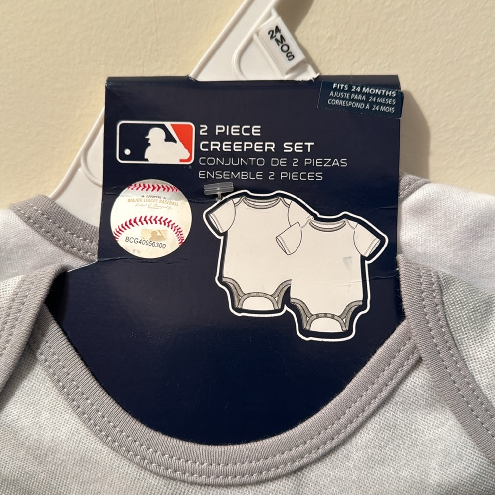 NWT ⚾️ New York Yankees ⚾️ onesie 24 months - Picture 2 of 3